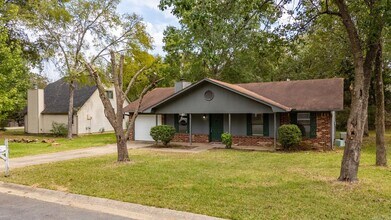 19 Oak Forest Dr in Maumelle, AR - Building Photo - Building Photo