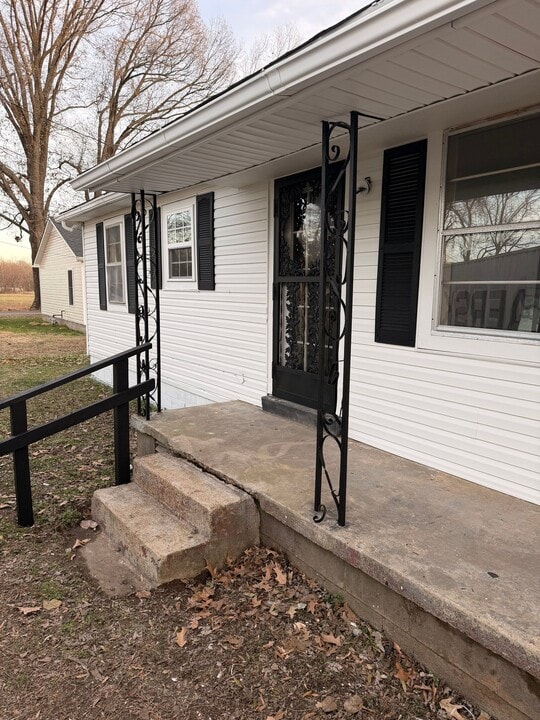 210 Laurison St in Halls, TN - Building Photo