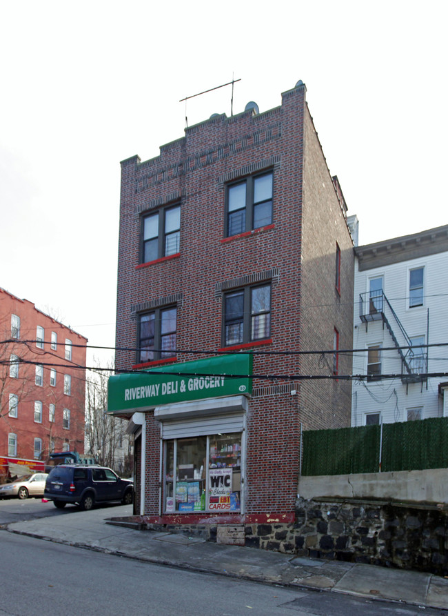 50 Herriot St in Yonkers, NY - Foto de edificio - Building Photo