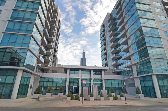 property at 123 S Green St