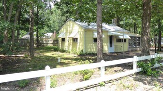 135 Daffodil Rd in Millville, NJ - Building Photo