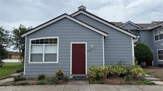 627 Orchid Dr in Davenport, FL - Building Photo