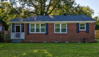 1723 Frink St in Cayce, SC - Building Photo