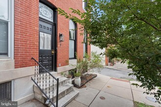 7 S Collington Ave in Baltimore, MD - Building Photo - Building Photo