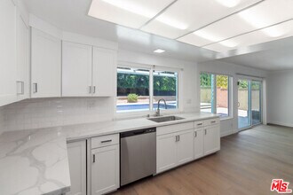 22737 Stagg St in Los Angeles, CA - Building Photo - Building Photo