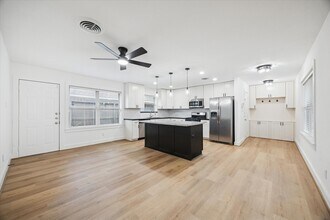 2223 Latexo Dr in Houston, TX - Building Photo - Building Photo