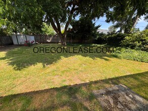 4641 Scenic Dr in Eugene, OR - Building Photo - Building Photo