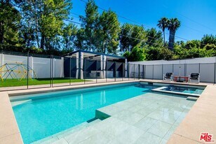 18328 Bessemer St in Los Angeles, CA - Building Photo