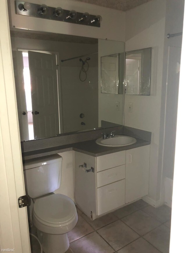 8800 Latrec Ave-Unit -Apt 102 in Orlando, FL - Foto de edificio - Building Photo