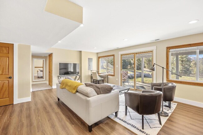 521 E Madison St in Virginia City, MT - Building Photo - Building Photo