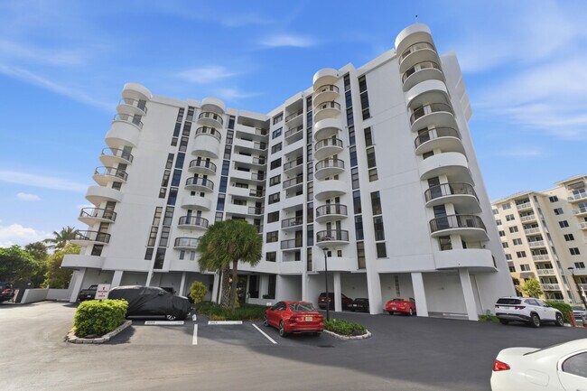 1361 S Ocean Blvd in Pompano Beach, FL - Building Photo - Building Photo