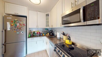 237 E 34th St in New York, NY - Building Photo - Building Photo
