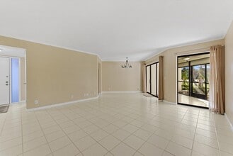 5651 Camino Del Sol in Boca Raton, FL - Building Photo - Building Photo