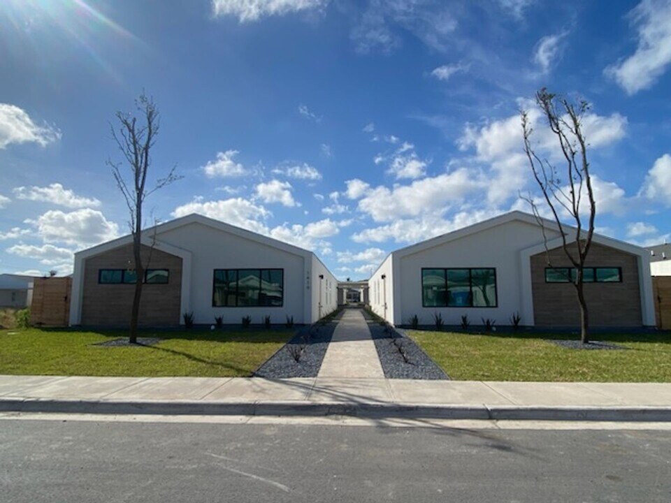 1412 E Iris Ave in McAllen, TX - Building Photo