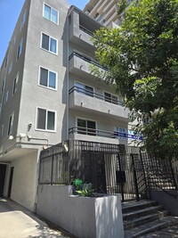 Champagnat Apartments Towers in Los Angeles, CA - Foto de edificio - Building Photo