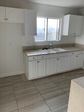 4600 Melbourne Ave, Unit Upstairs Unit in Los Angeles, CA - Foto de edificio - Building Photo