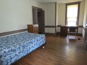 606 W Elm St in Urbana, IL - Building Photo - Building Photo