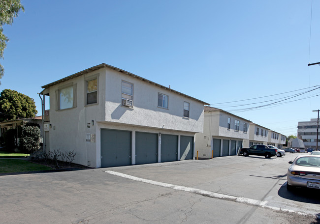 Vista Square in Chula Vista, CA - Foto de edificio - Building Photo