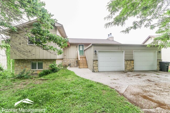 property at 1923 Crescent Dr
