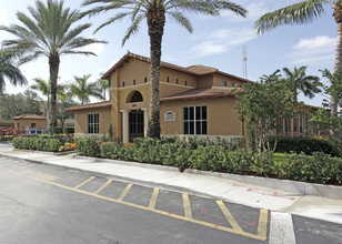 Marbrisa Apartments in Miami Gardens, FL - Building Photo - Building Photo