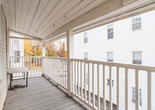 18 College St, Unit 1 in Lewiston, ME - Building Photo - Building Photo