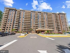 1808 Old Meadow Rd in McLean, VA - Building Photo