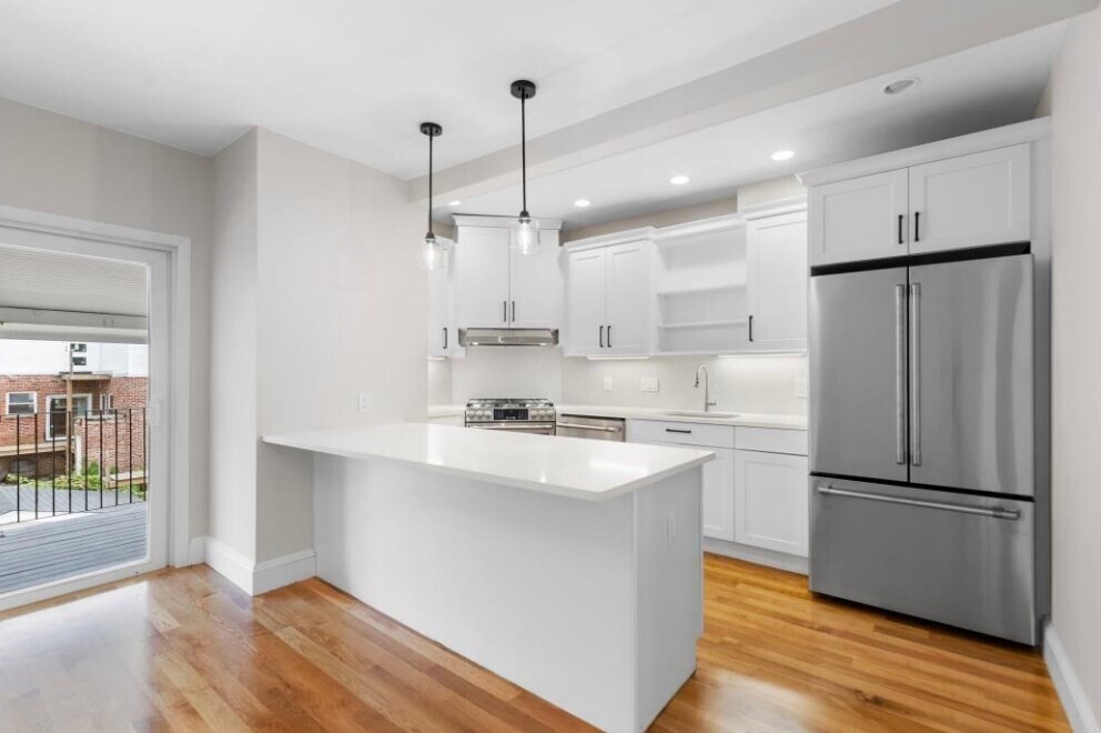 87 Forest St-Unit -2 in Medford, MA - Building Photo