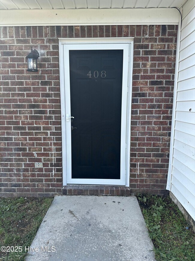 408 Myrtlewood Cir in Jacksonville, NC - Building Photo - Building Photo