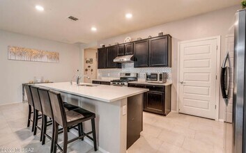 6213 S Blue Water Dr in Tucson, AZ - Building Photo - Building Photo