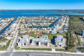 6655 Estero Blvd in Fort Myers Beach, FL - Foto de edificio - Building Photo