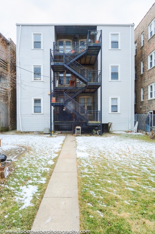 2852-2854 W Shakespeare Ave in Chicago, IL - Building Photo - Building Photo