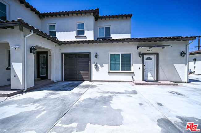 property at 2028 S Chapel Ave
