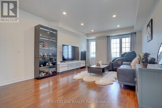 5303 Major Mackenzie Dr E in Markham, ON - Building Photo - Building Photo