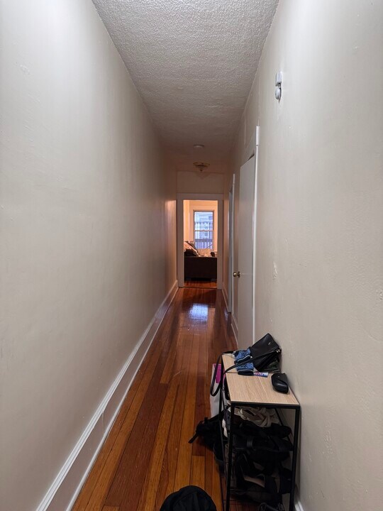 132 1/2 Oxford St, Unit 12 in Cambridge, MA - Building Photo