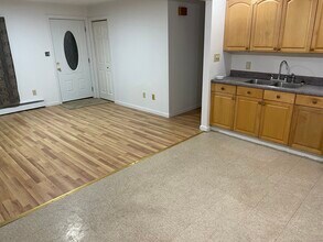 41 Higbie Dr in East Hartford, CT - Building Photo - Building Photo
