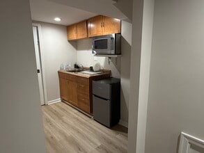 1629 Searles Rd in Dundalk, MD - Foto de edificio - Building Photo