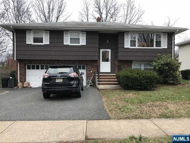 18-02 Calabrese Pl in Fair Lawn, NJ - Building Photo