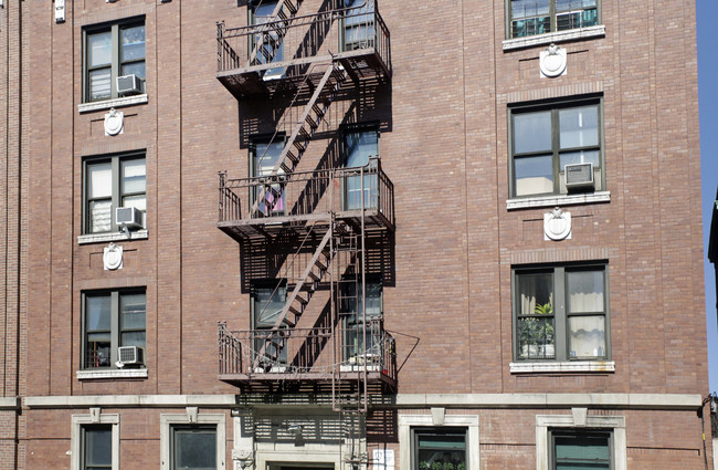 2467 Valentine Ave in Bronx, NY - Foto de edificio - Building Photo
