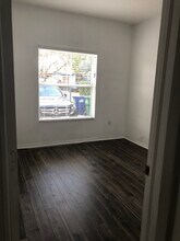 8894 NW 168th St in Hialeah, FL - Foto de edificio - Building Photo