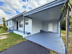 3520 NW 178th St in Miami Gardens, FL - Building Photo - Building Photo