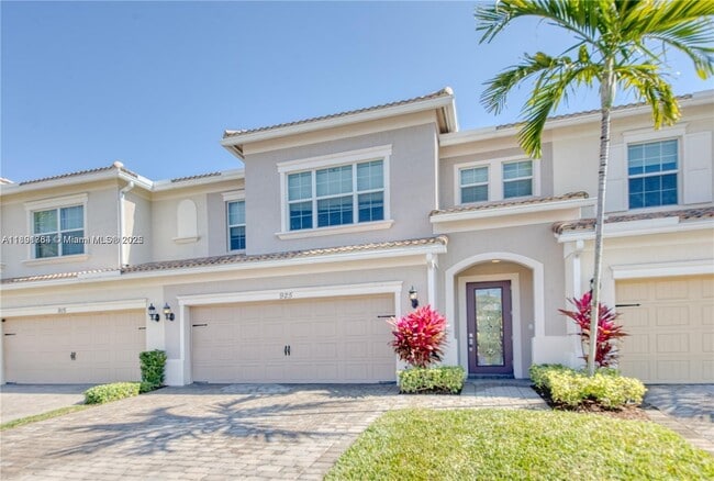 property at 925 Banyan Dr