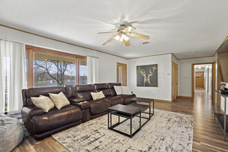 2726 Ridley Rd in Hartland, WI - Foto de edificio - Building Photo