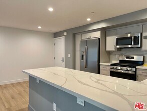 5405 Hermitage Ave in Los Angeles, CA - Building Photo - Building Photo