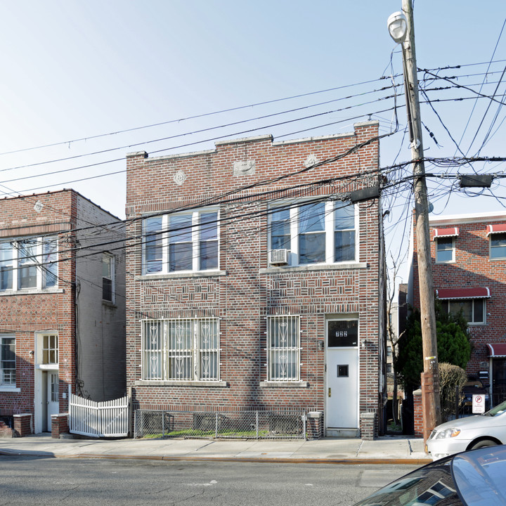 722 E 229th in Bronx, NY - Building Photo