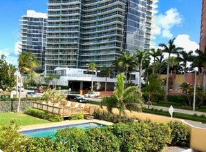 2121 N Ocean Blvd, Unit Eastside Gem in Fort Lauderdale, FL - Foto de edificio - Building Photo