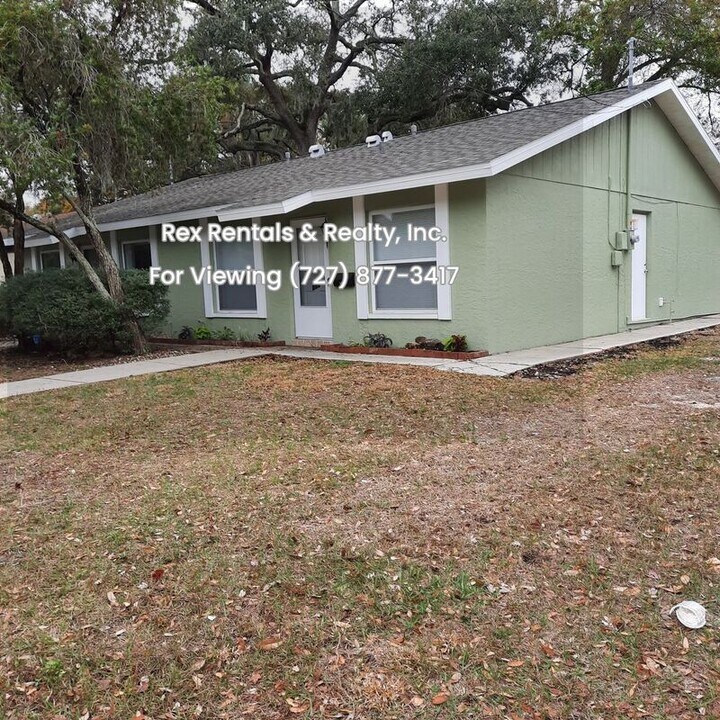 682 37th St N in St. Petersburg, FL - Foto de edificio