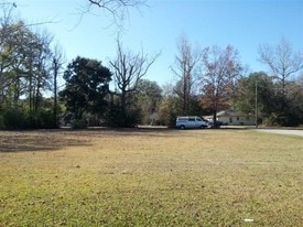 913 Saraland Blvd S in Saraland, AL - Building Photo
