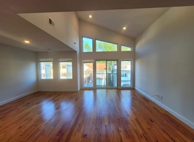 129 Brookdale Ave, Unit 2 in Newark, NJ - Building Photo - Building Photo