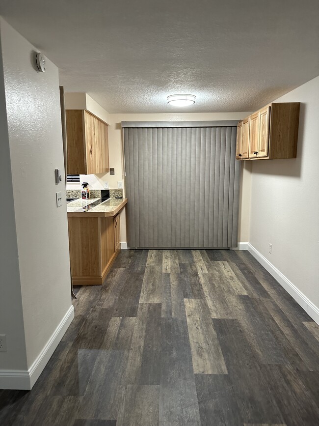 335 SW 1st St, Unit 3 in Warrenton, OR - Building Photo - Building Photo