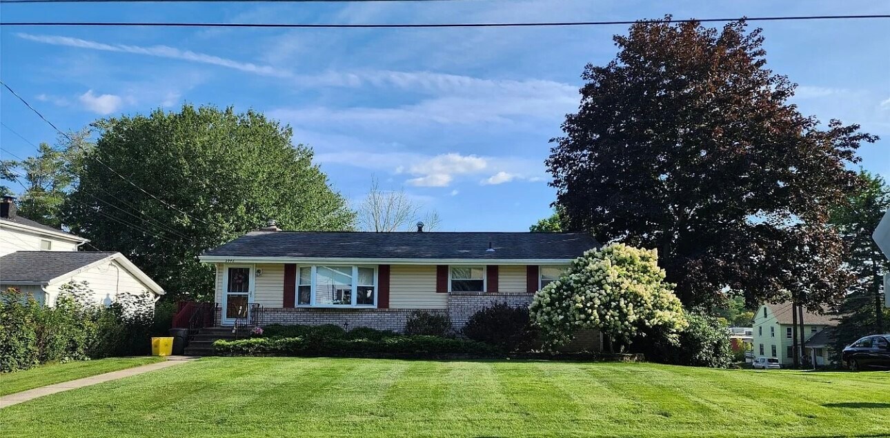 2946 Northwood Dr in Endicott, NY - Building Photo